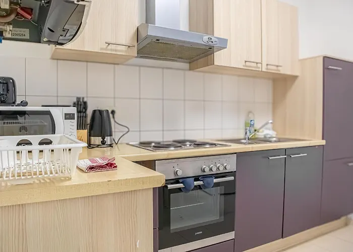 Affordable 2br Apt-near Wiener Stadthalle Wien