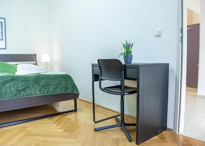 Affordable 2br Apt-near Wiener Stadthalle Apartment