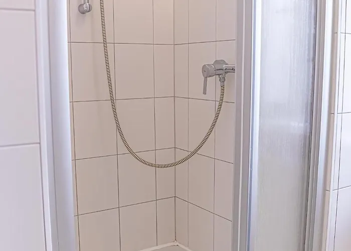 Apartment Affordable 2br Apt-near Wiener Stadthalle *