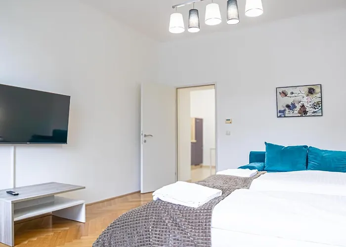 Affordable 2br Apt-near Wiener Stadthalle Apartment *